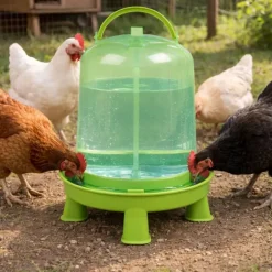 Abreuvoir gradué sur pied avec poignée vert 10L