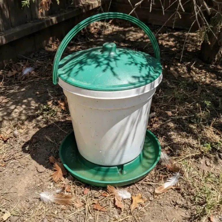 Abreuvoir seau à anse blanc et vert contenance 18 L Olba