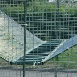 Parc à corbeaux facile à installer acier galvanisé 2x2x2m