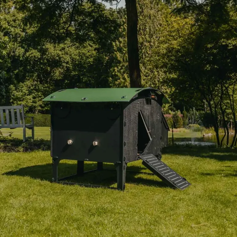Poulailler sur pieds en plastique recyclé 8 à 15 poules