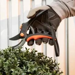 Sécateur Black&Decker® 20cm - Coupe précise et ergonomique