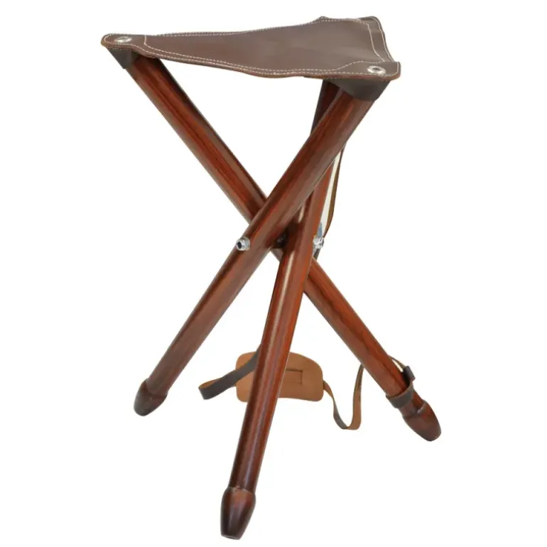Siège battue en frêne teinté en croûte de cuir de buffle pliable H 65cm